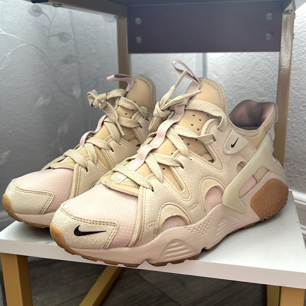 Women’s Nike Air HUARACHE CRAFT